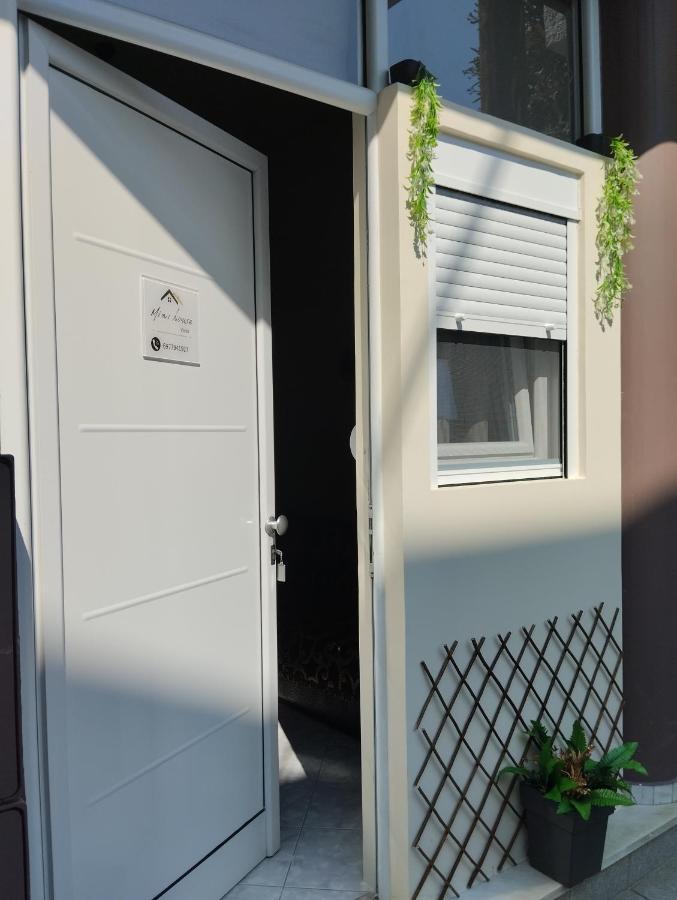 Mini House Волос Экстерьер фото